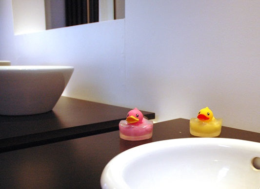 savon-canard-rose-et-jaune-b-duck