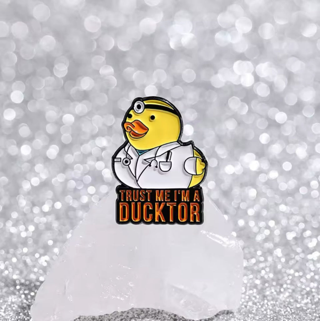 pins canard jaune trust me im ducktor
