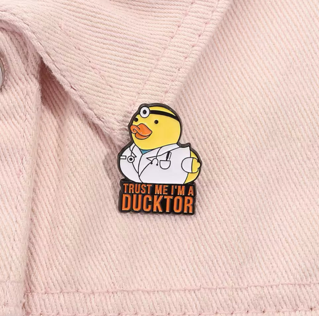 Pin's Canard Jaune "Trust Me I'm Ducktor"