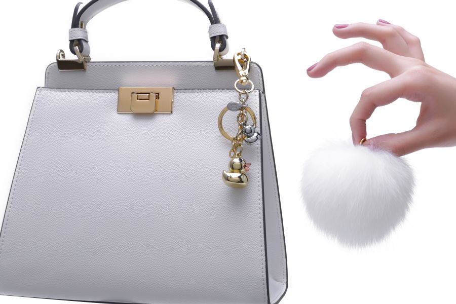 Bijou de Sac Canard Doré Pompon