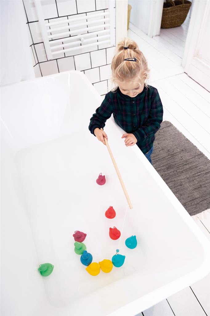 Duck fishing duck - Coral