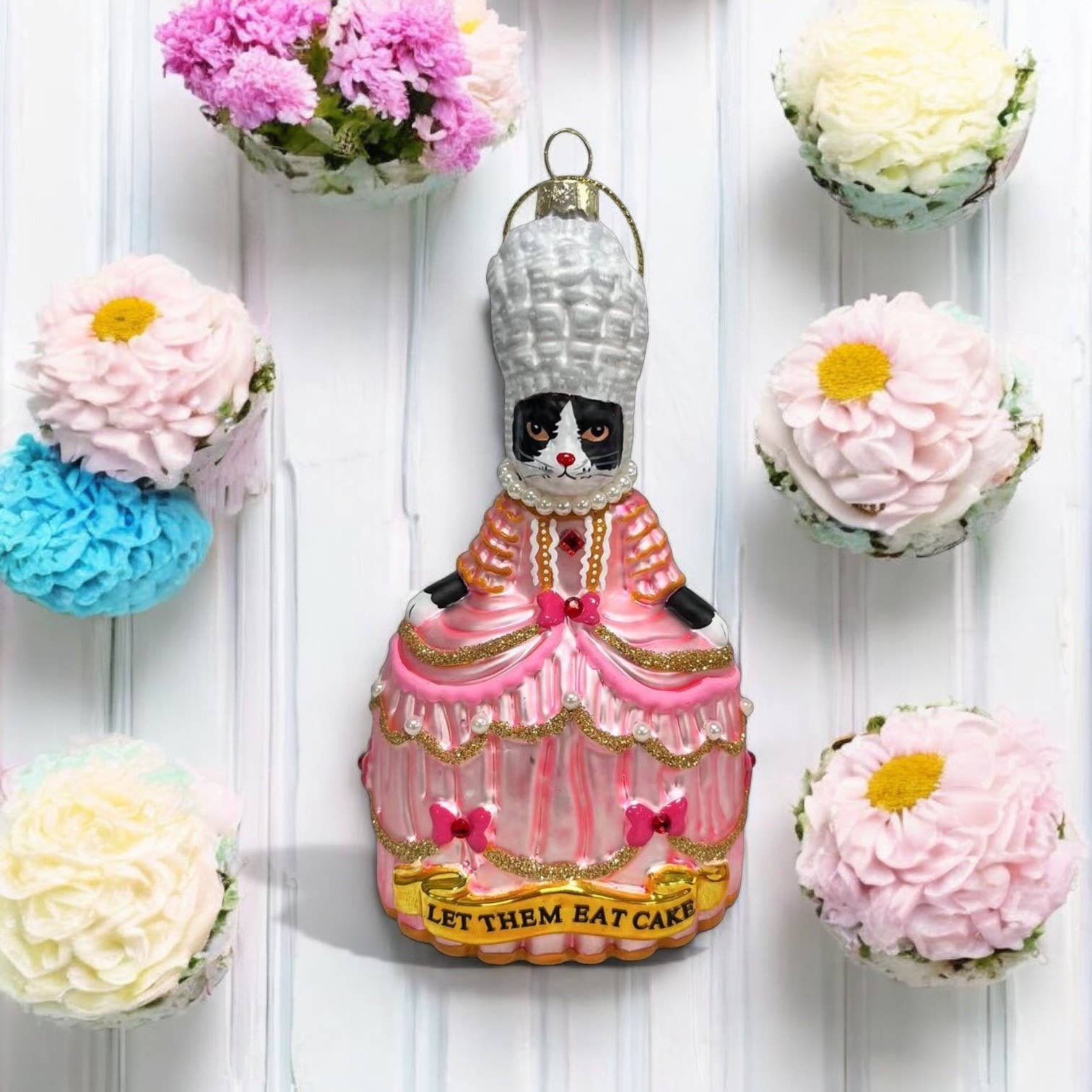 Boule de Noël Chat Tuxedo Marie Antoinette “Let Them Eat”