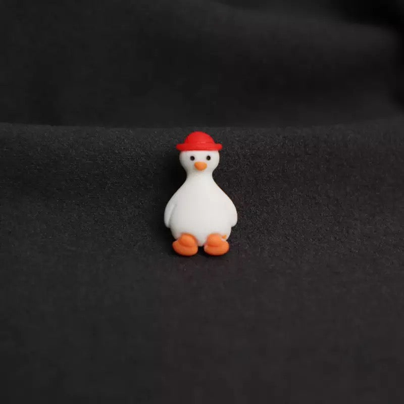 Pins Canard Chapeau Rouge