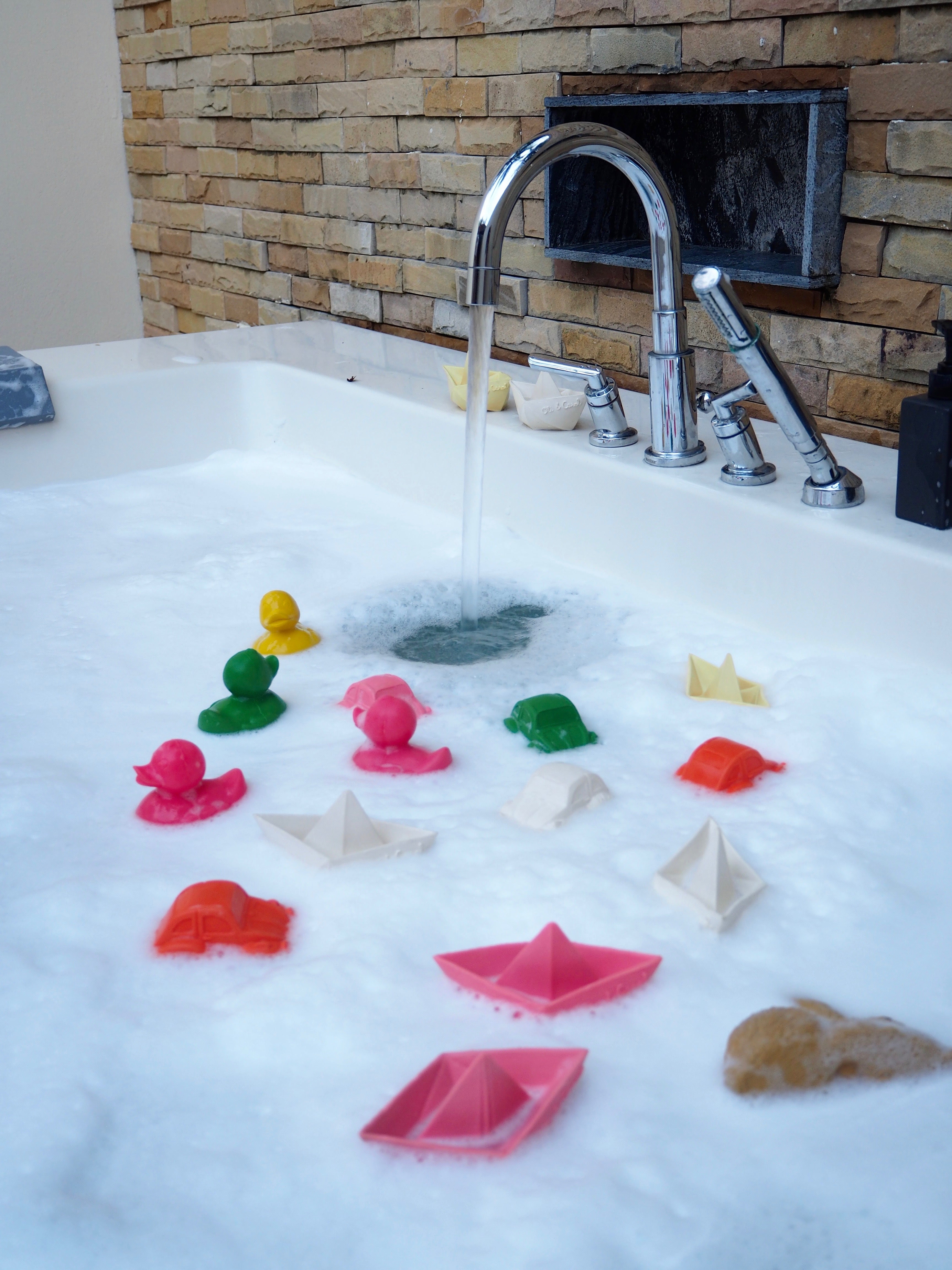 canard-monochrome-rose-oli-carol